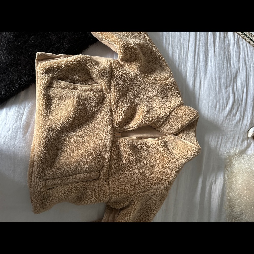 Alo Yoga Sherpa Jacket - Carmel